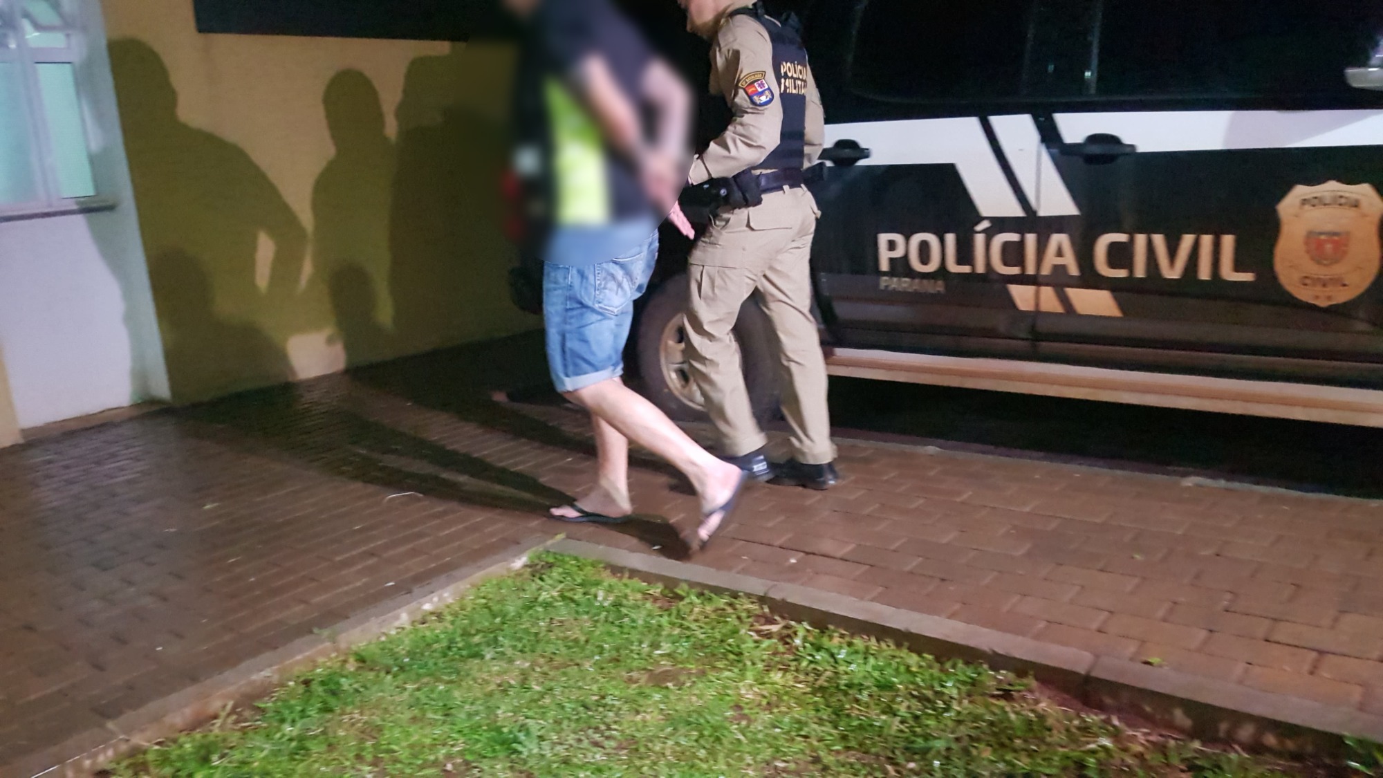 Homem é detido por violência doméstica após agredir a irmã com socos em Braganey