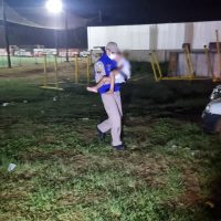 Imagem referente a Menino de seis anos é socorrido após ficar enroscado em gancho de trave de futebol