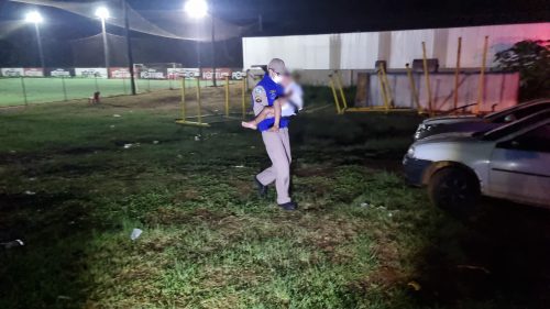 Imagem referente a Menino de seis anos é socorrido após ficar enroscado em gancho de trave de futebol