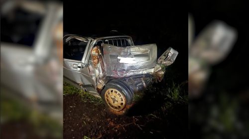 Imagem referente a Traseira de Saveiro fica destruída após ser atingida por caminhão na PR-182