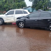 Imagem referente a Colisão entre dois carros deixa mulher ferida no Floresta