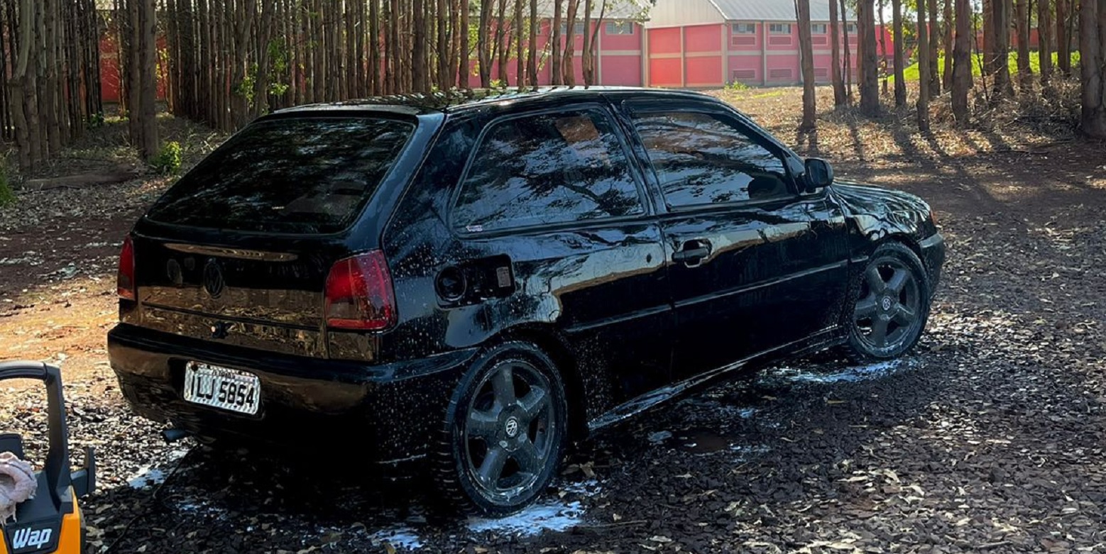 Vítima deixa chave na ignição e tem carro furtado