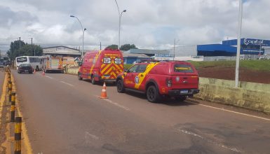 Imagem referente a Homem é socorrido pelo Corpo de Bombeiros no viaduto da Av. Rocha Pombo