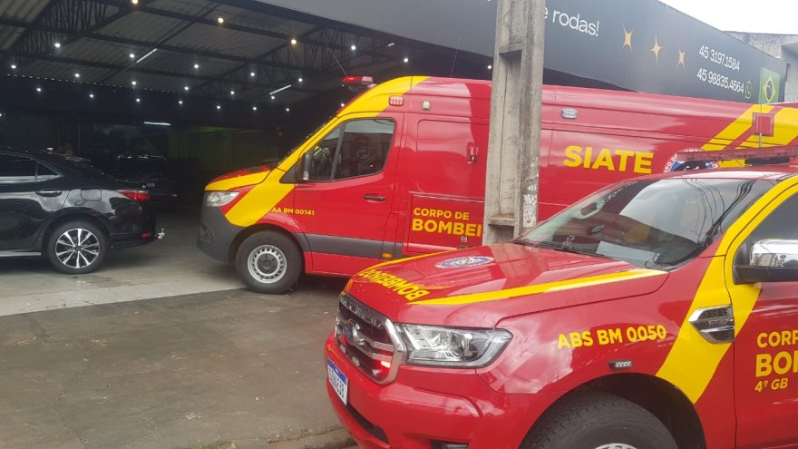 Homem encosta em fiação 220V, leva choque e precisa ser socorrido pelo Siate no Centro de Cascavel