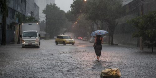 Imagem referente a Tempestade deixa 660 mil casas sem luz na região metropolitana de SP