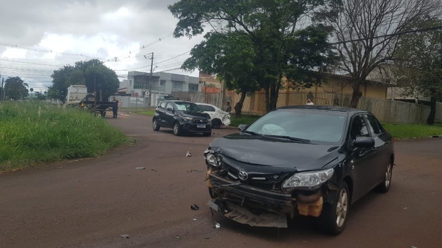 Voyage tomba após acidente com Corolla e Mobi no Coqueiral