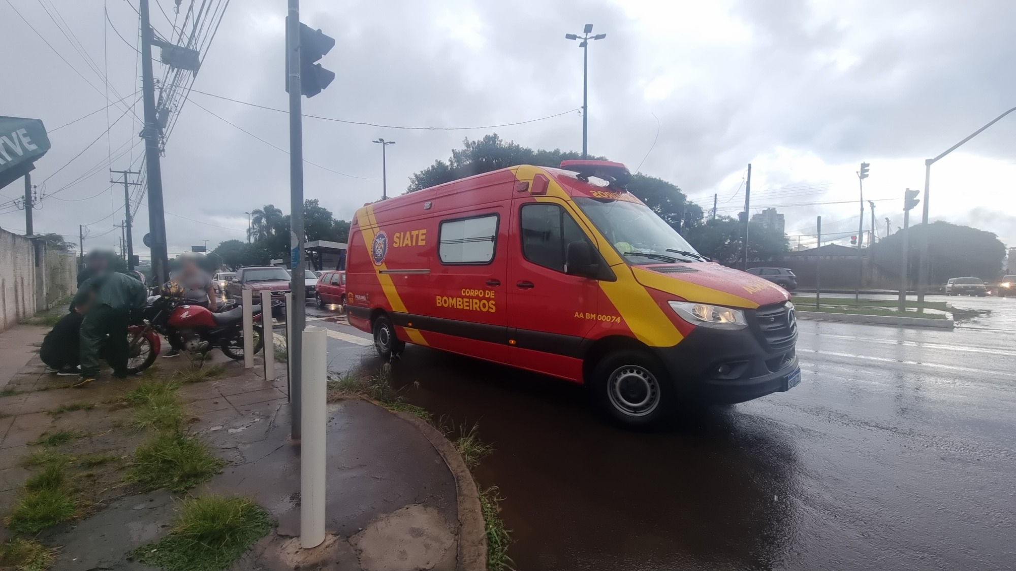 Mulher fica ferida em acidente no São Cristóvão
