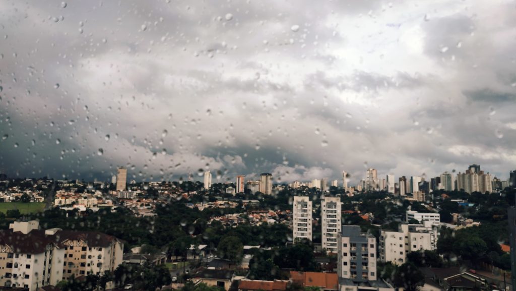 Chove ou faz sol? Simepar prevê 97% de chance de ‘chuva’; mas apenas 4,4 mm Chove ou faz sol? Simepar prevê 97% de chance de ‘chuva’; mas apenas 4,4 mm