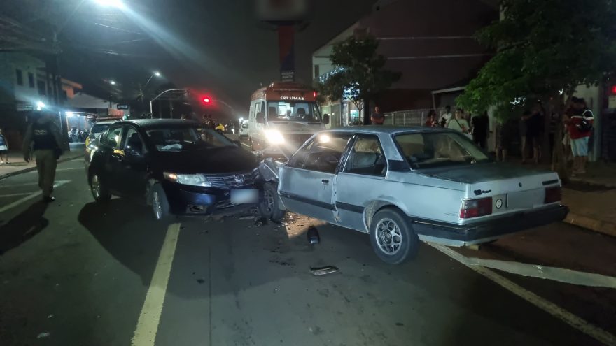 Honda City e Monza se envolvem em acidente na região norte e motorista acaba detido