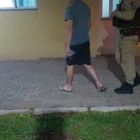 Imagem referente a Após festa de confraternização, homem chega em casa e agride mulher em Cascavel