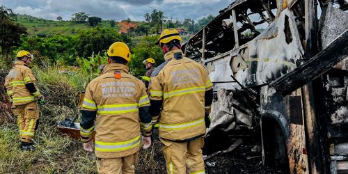 Imagem referente a Mortes confirmadas no acidente em rodovia de Minas chegam a 38