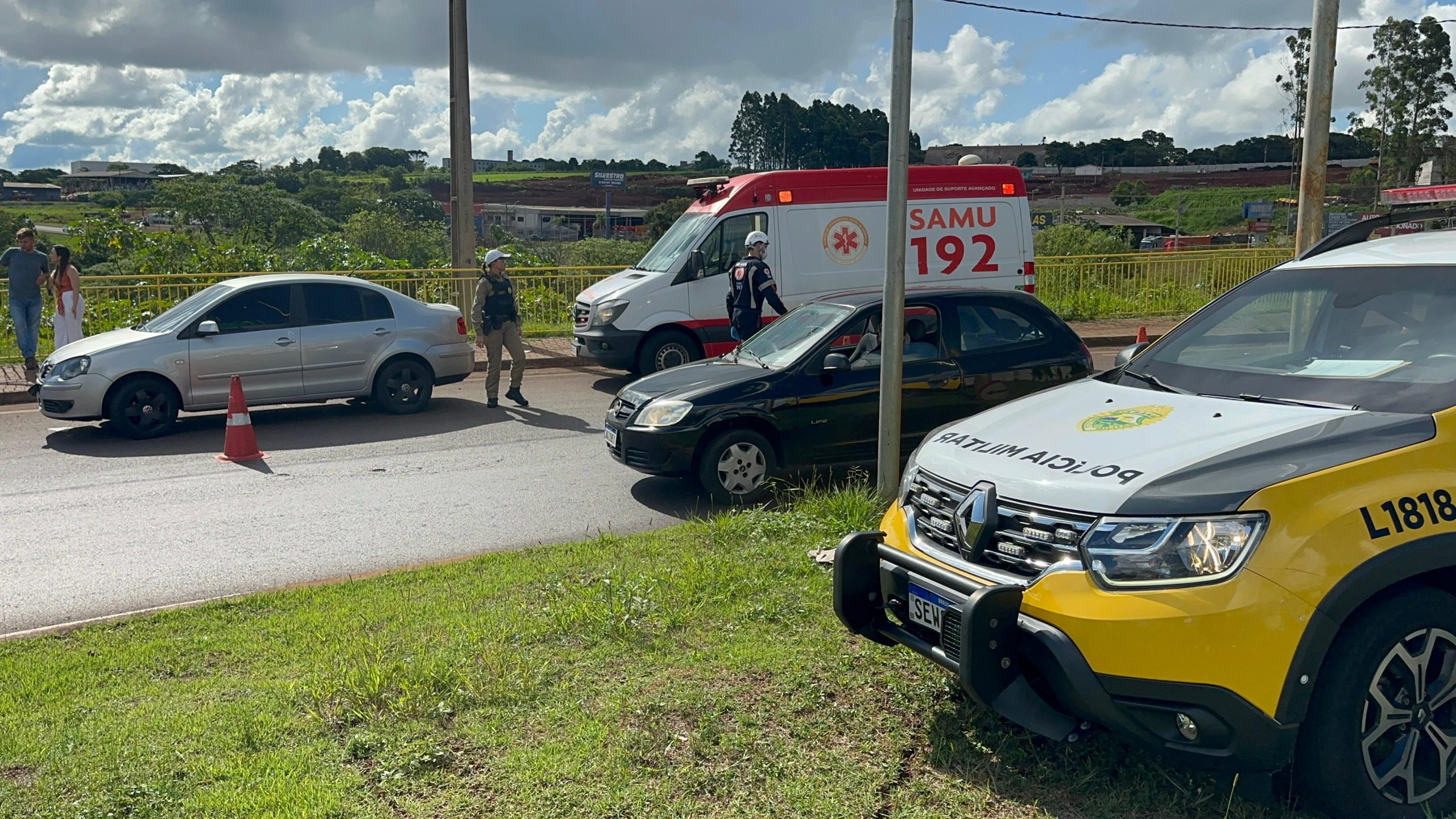 Carro e moto se envolvem em colisão no acesso ao Cascavel Velho
