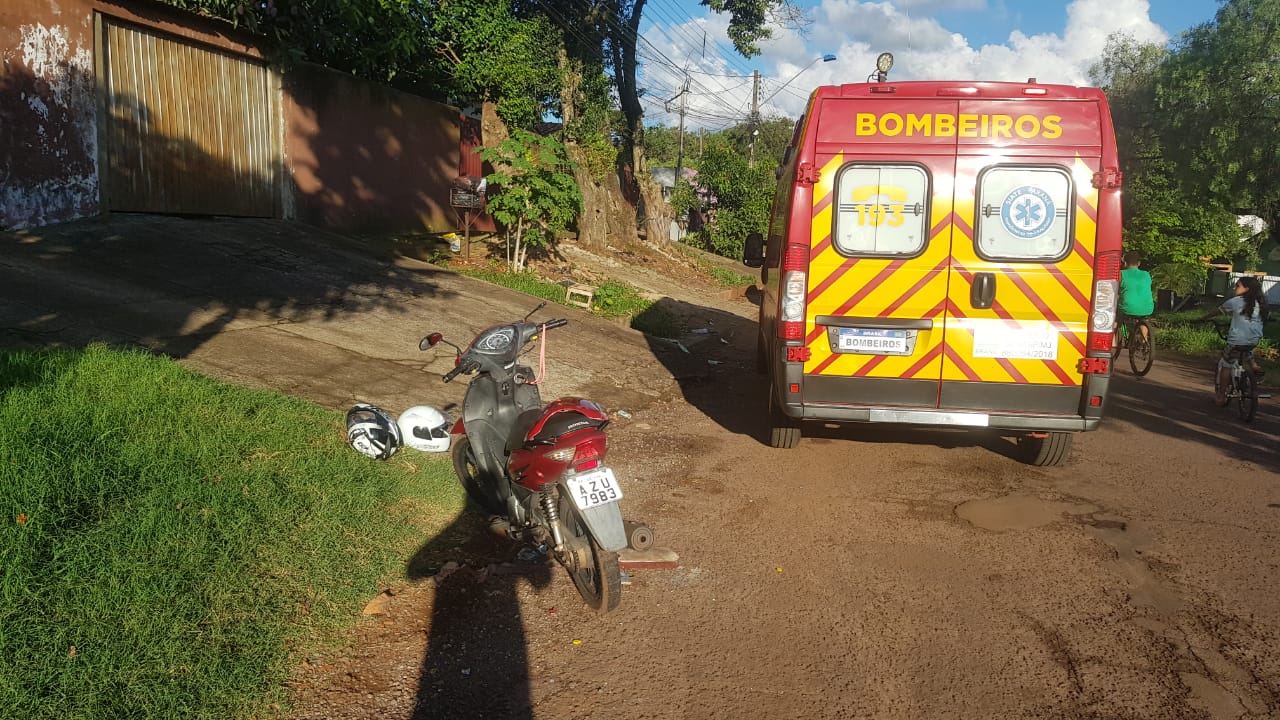 Motociclista fica ferida após se envolver em acidente na Vila Tolentino
