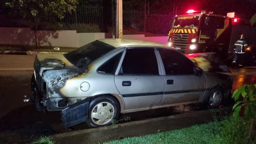 Imagem referente a Corpo de Bombeiros combate incêndio em Vectra após pane elétrica