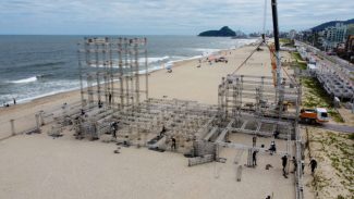 Maiores do que a edição passada, palcos do Verão Maior começam a ganhar forma no Litoral