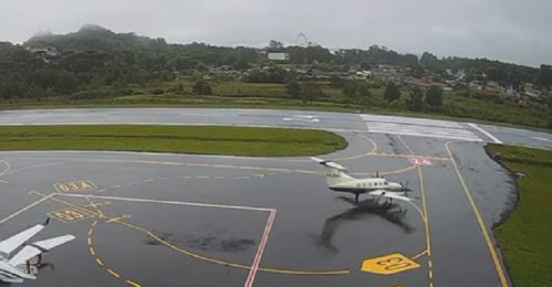 Imagem referente a Veja momento da decolagem do avião que caiu em Gramado