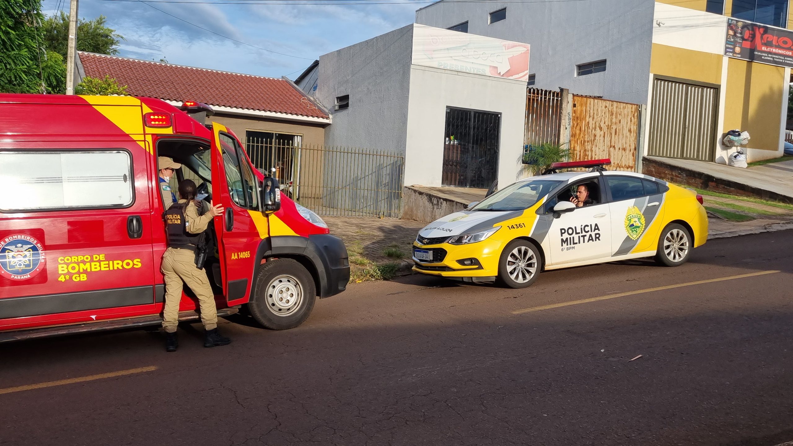 Homem é espancado por 5 indivíduos após sair de tabacaria no bairro Santa Felicidade