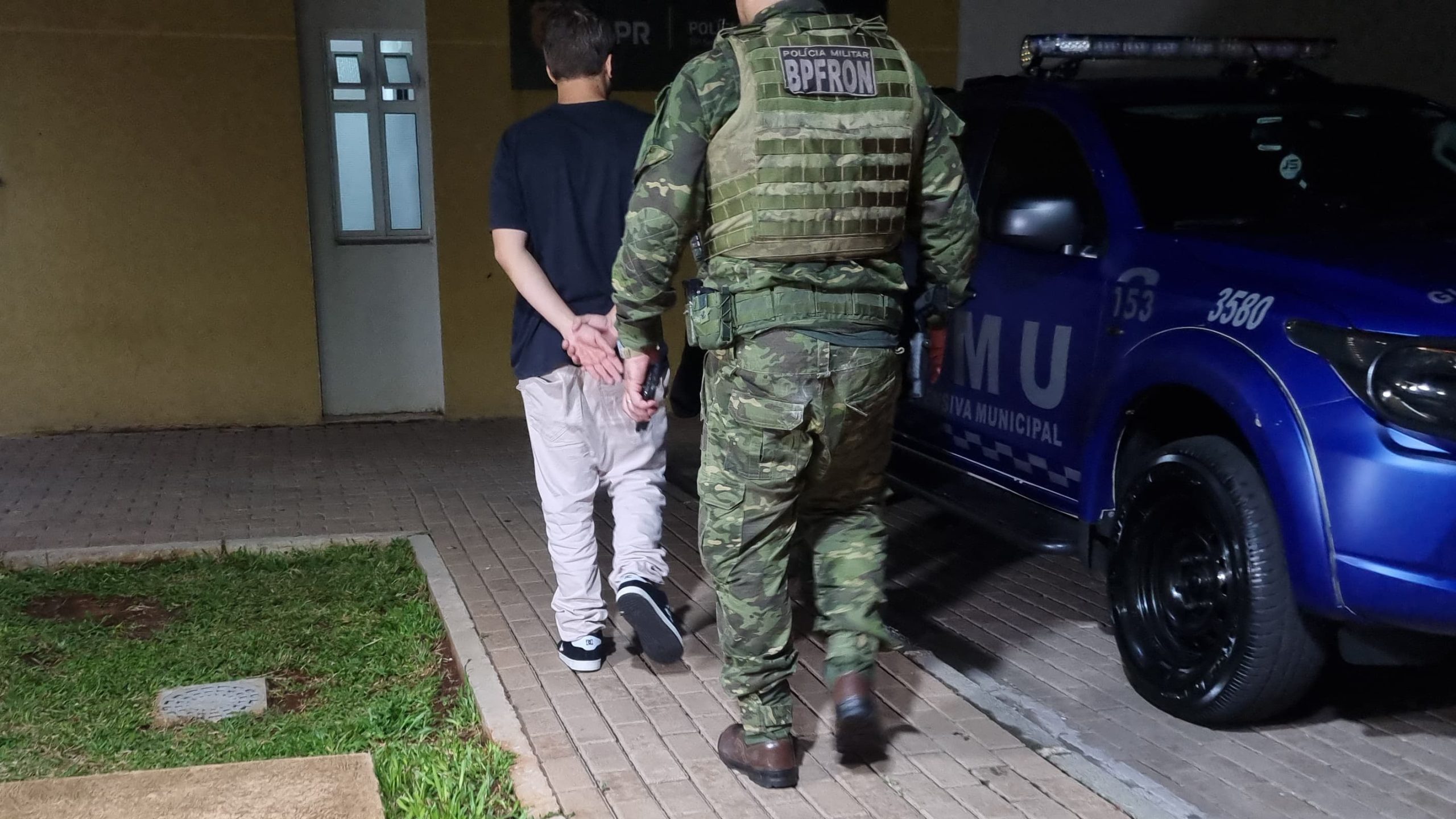 Indivíduo é preso em posse de grande quantidade de drogas após ação do BPFron