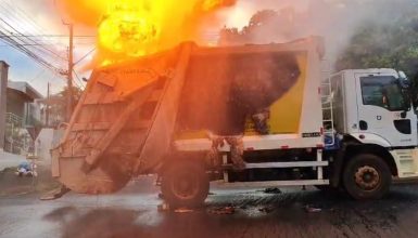 Imagem referente a Incêndio em caminhão de lixo reciclável mobiliza Corpo de Bombeiros