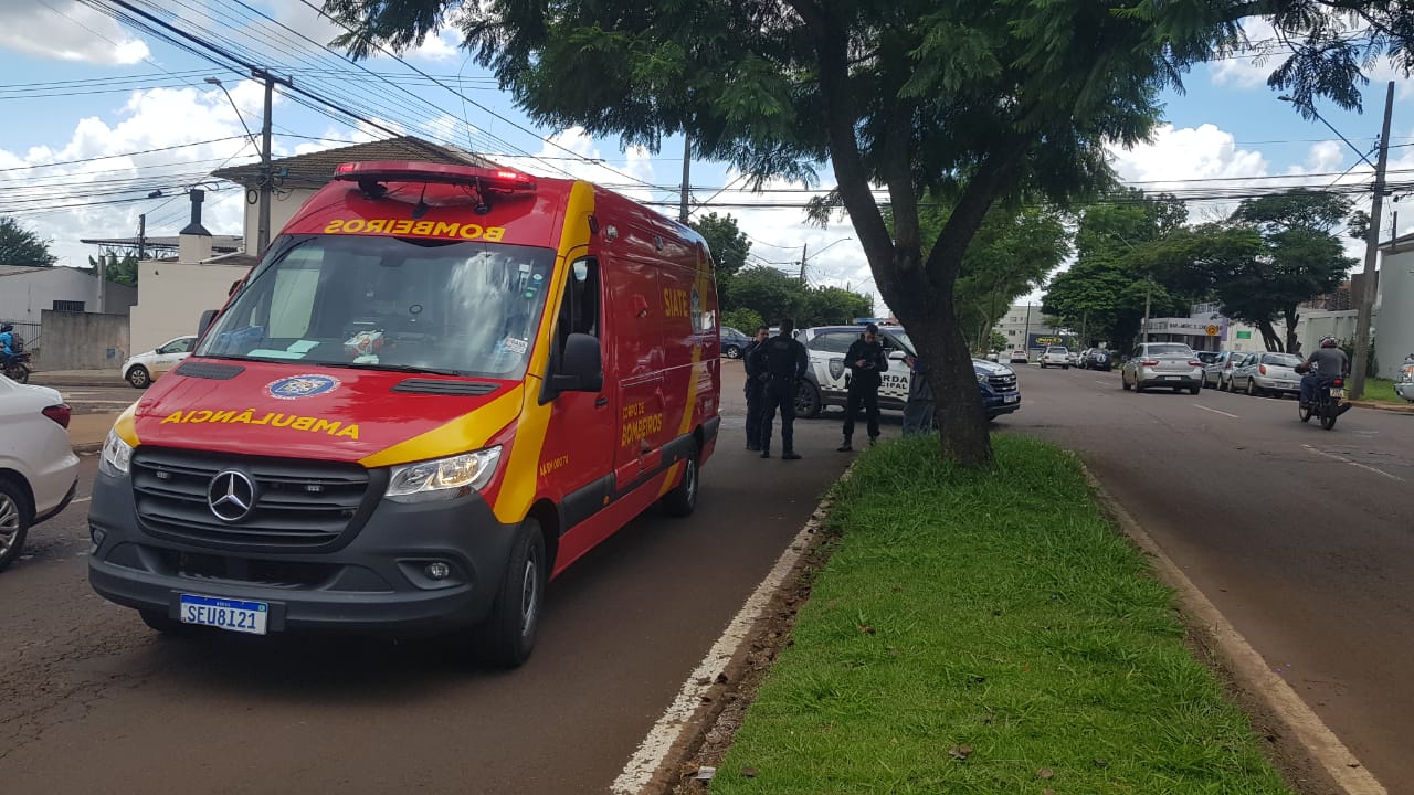Colisão entre motocicletas deixa mulher ferida no bairro Pacaembu