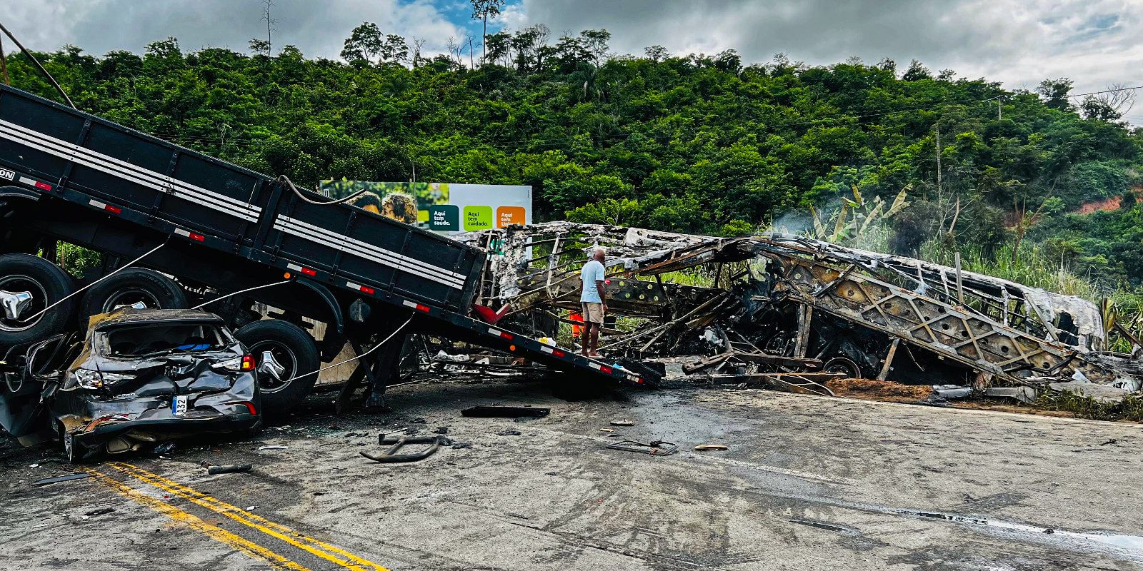 Motorista de carreta envolvida em acidente se apresenta à polícia Motorista de carreta envolvida em acidente se apresenta à polícia