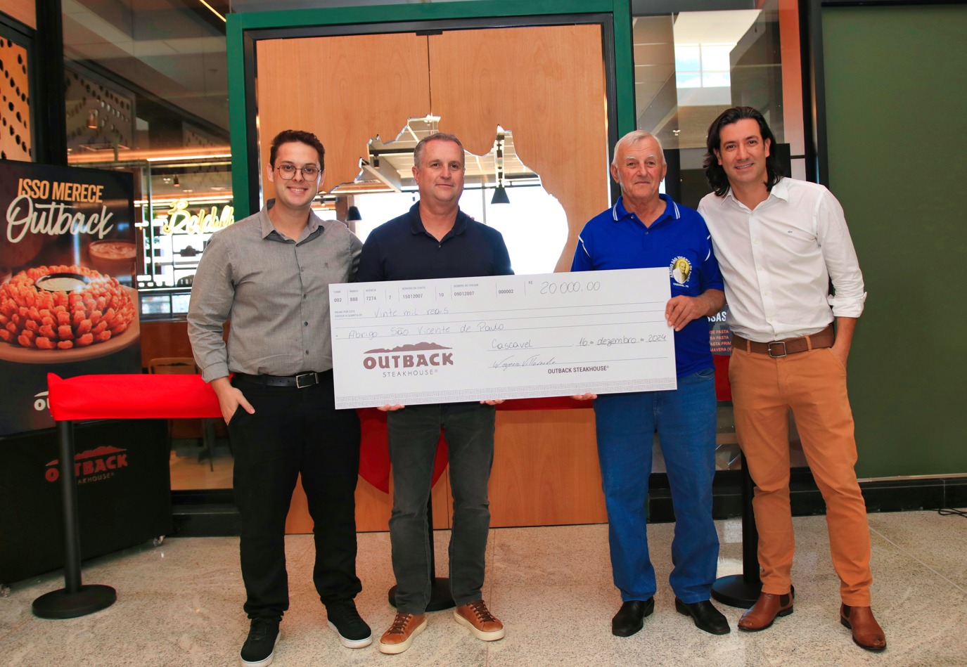 Outback e Abrigo São Vicente de Paulo se unem em ação social Outback e Abrigo São Vicente de Paulo se unem em ação social