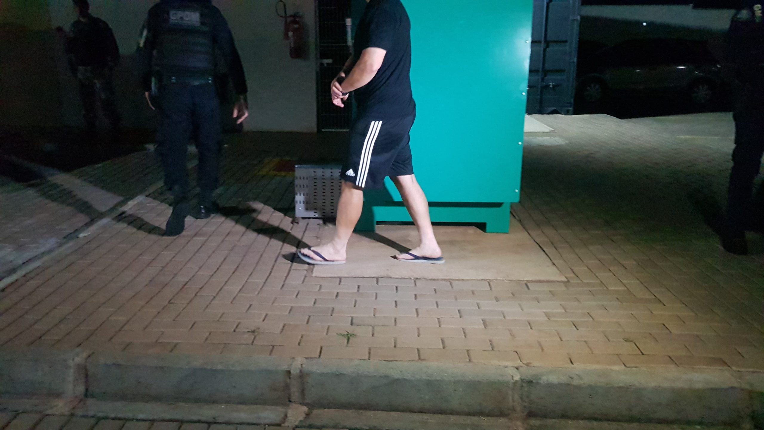 Clima natalino: homem é detido após agredir a vizinha no Pacaembu Clima natalino: homem é detido após agredir a vizinha no Pacaembu