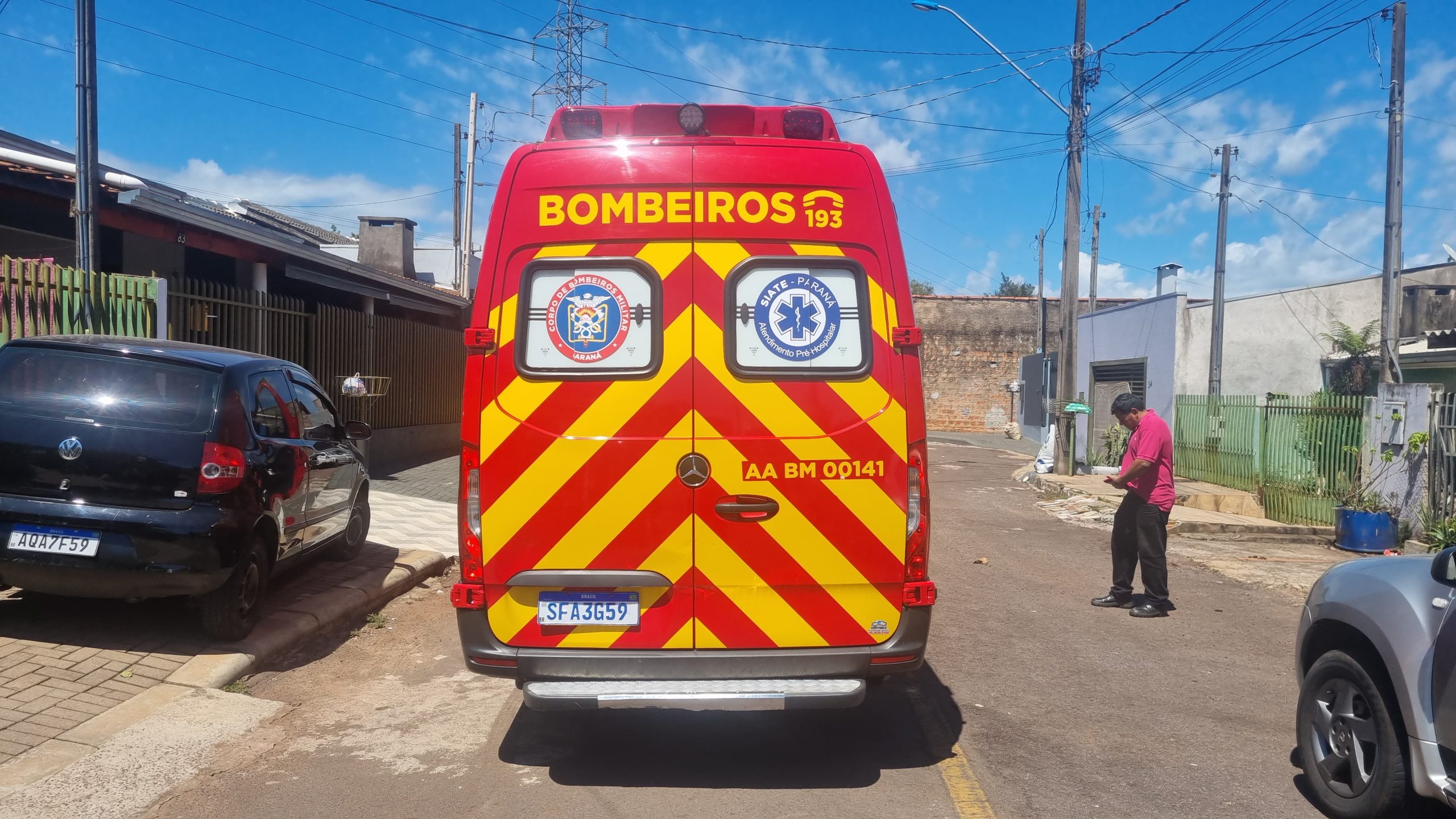 Mulher sofre queda em rampa residencial e é socorrida pelo Siate no Santa Felicidade Mulher sofre queda em rampa residencial e é socorrida pelo Siate no Santa Felicidade