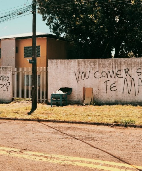 Imagem referente a “João, o Talarico”: Pixações ameaçadoras tomam muros de Cascavel