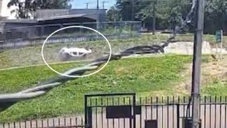 Vídeo mostra motorista perdendo o controle sozinha e capotando na BR-277, em Cascavel