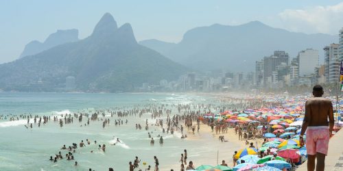 Imagem referente a Turistas brasileiros injetarão R$ 148 bi na economia durante o verão