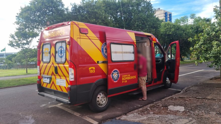 Homem sofre queda na calçada e é socorrido pelo Siate na Avenida Toledo