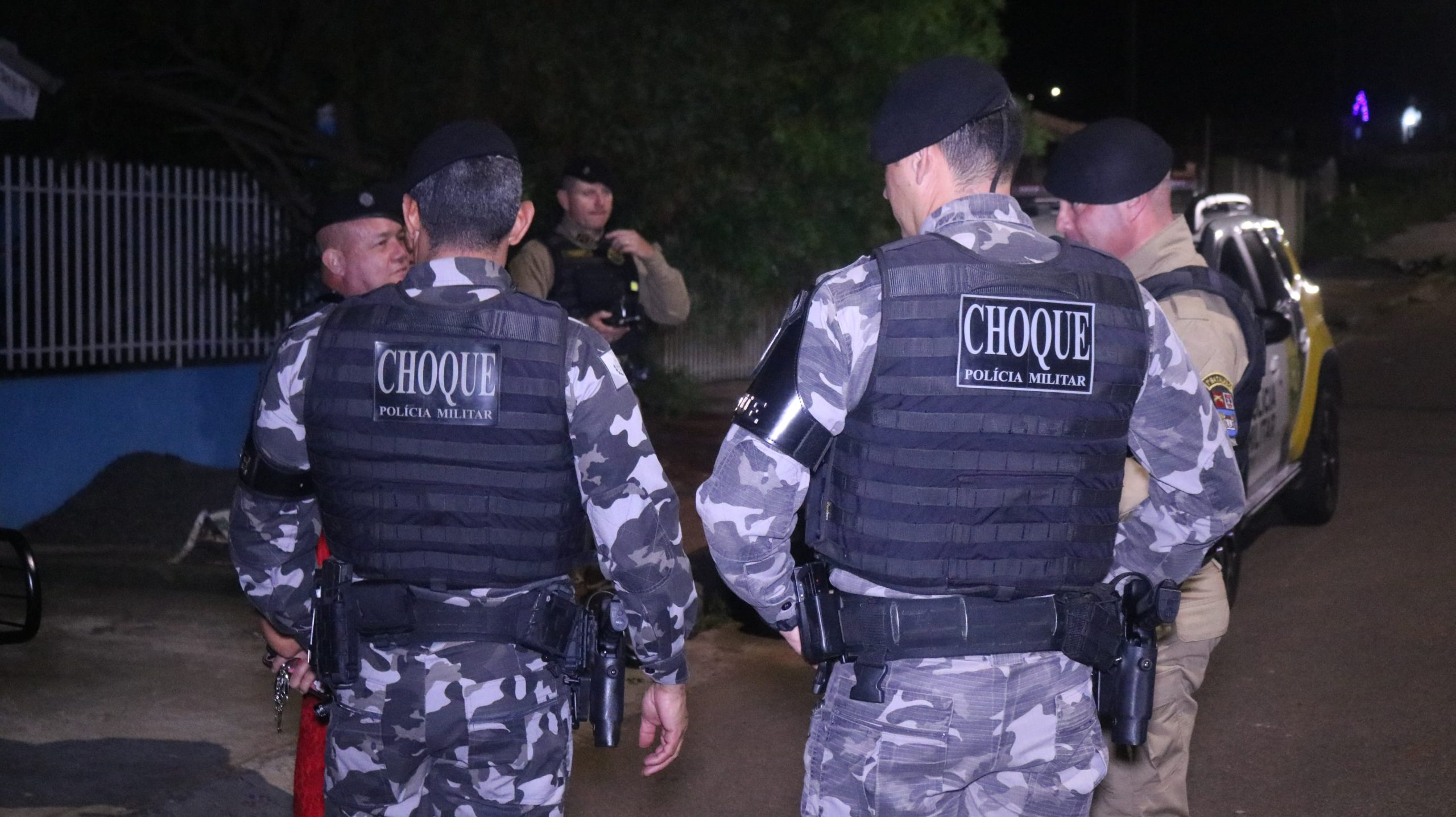 Mulher é esfaqueada ao separar briga de casal em confraternização de Natal