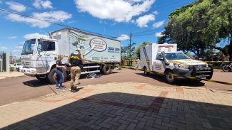 Mulher que morreu atropelada por caminhão de recicláveis é identificada