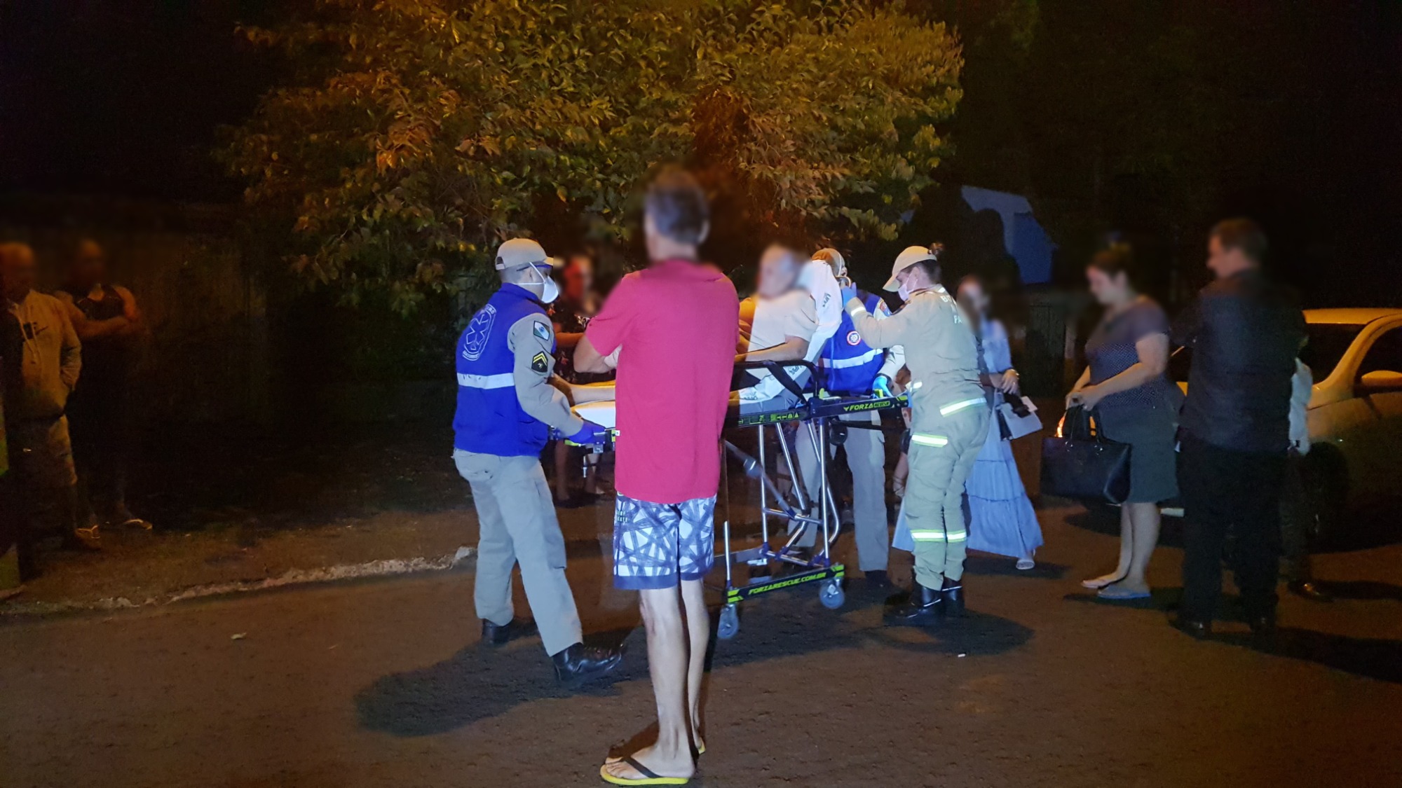 Idosa de 67 anos sofre queda no Santa Felicidade e é socorrida pelo Siate