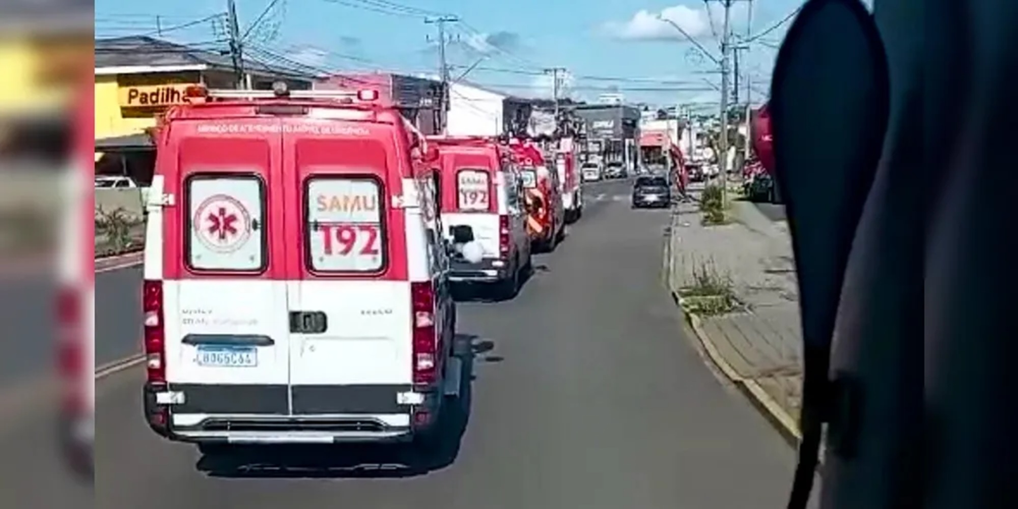 Cortejo em homenagem às vítimas de acidente com ambulância do Samu emociona cidade