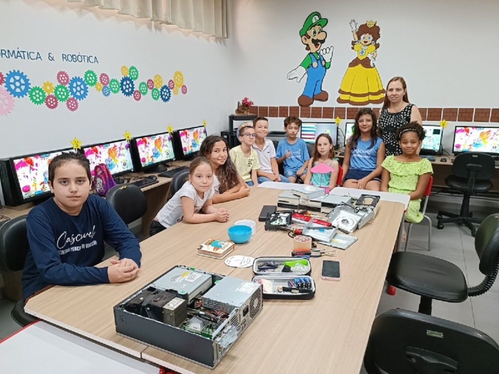 Cascavel investe mais de R$ 3 milhões em material didático para rede municipal de ensino