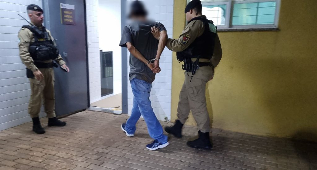 PM detém suspeito de furtos em série em farmácias de Cascavel