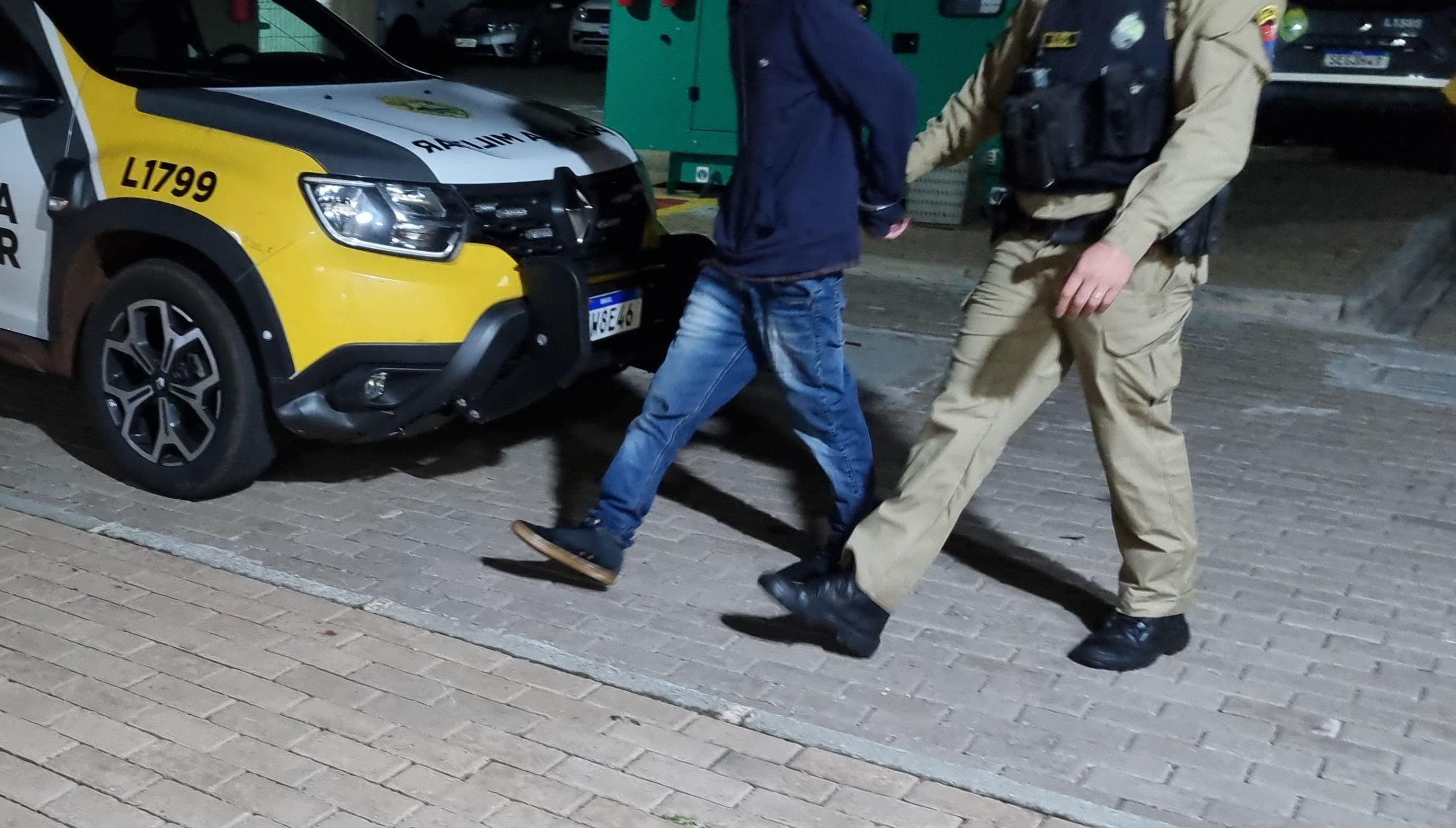 Homem é preso acusado de ameaçar a ex com faca na Região do Lago