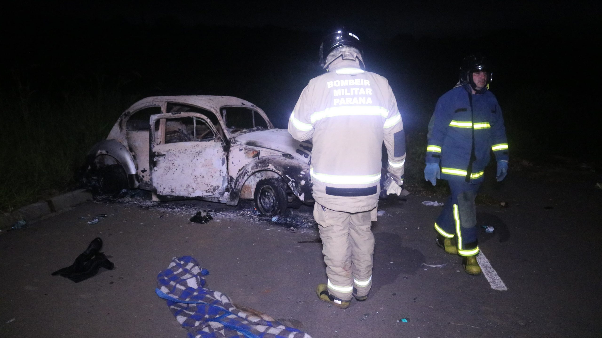 Fusca de vigilante pega fogo e causa do sinistro não está esclarecida