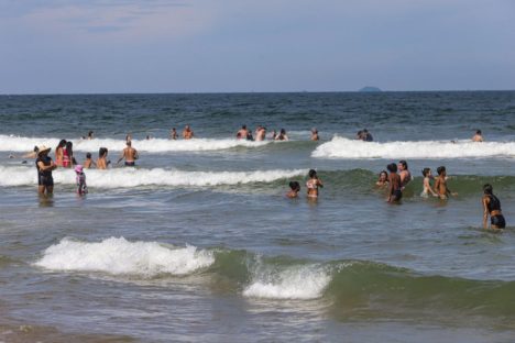 Imagem referente a Chuvas de dezembro impactam na balneabilidade das praias