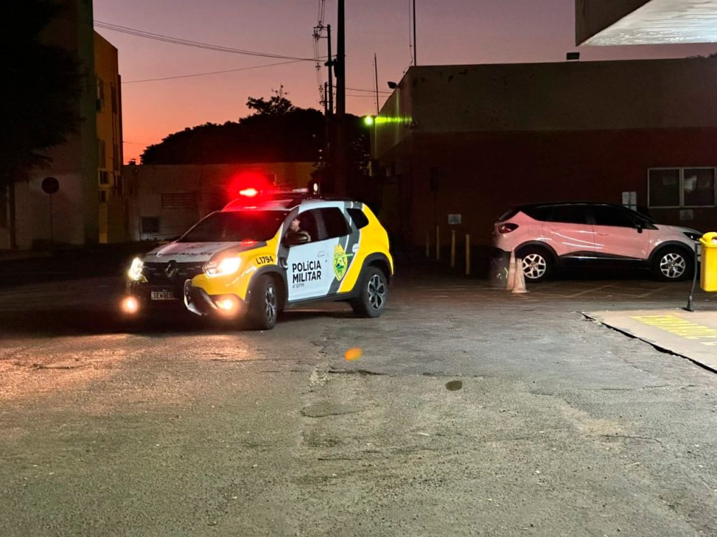 Briga por futebol na rua termina em ameaça de tiro e xingamentos Briga por futebol na rua termina em ameaça de tiro e xingamentos