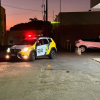 Homem embriagado inventa roubo e mobiliza PM em posto de combustível Imagem referente a Homem embriagado inventa roubo e mobiliza PM em posto de combustível