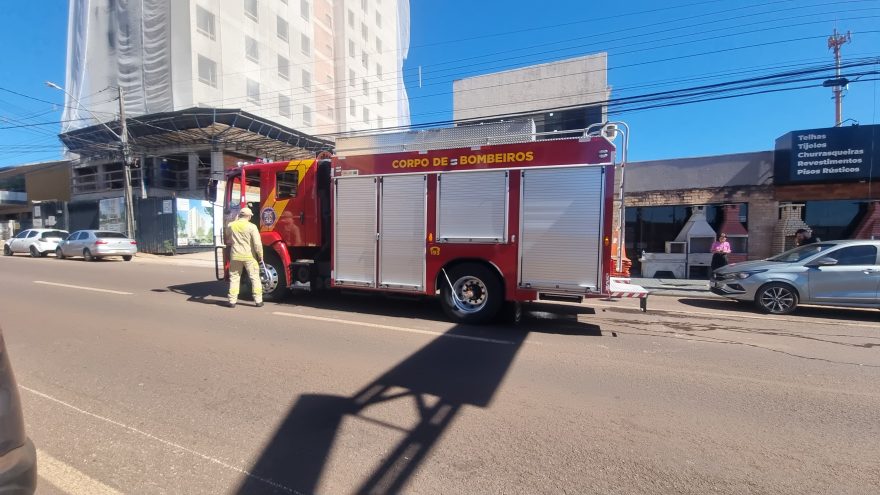 Curto-circuito provoca princípio de incêndio em imóvel na Rua Cuiabá