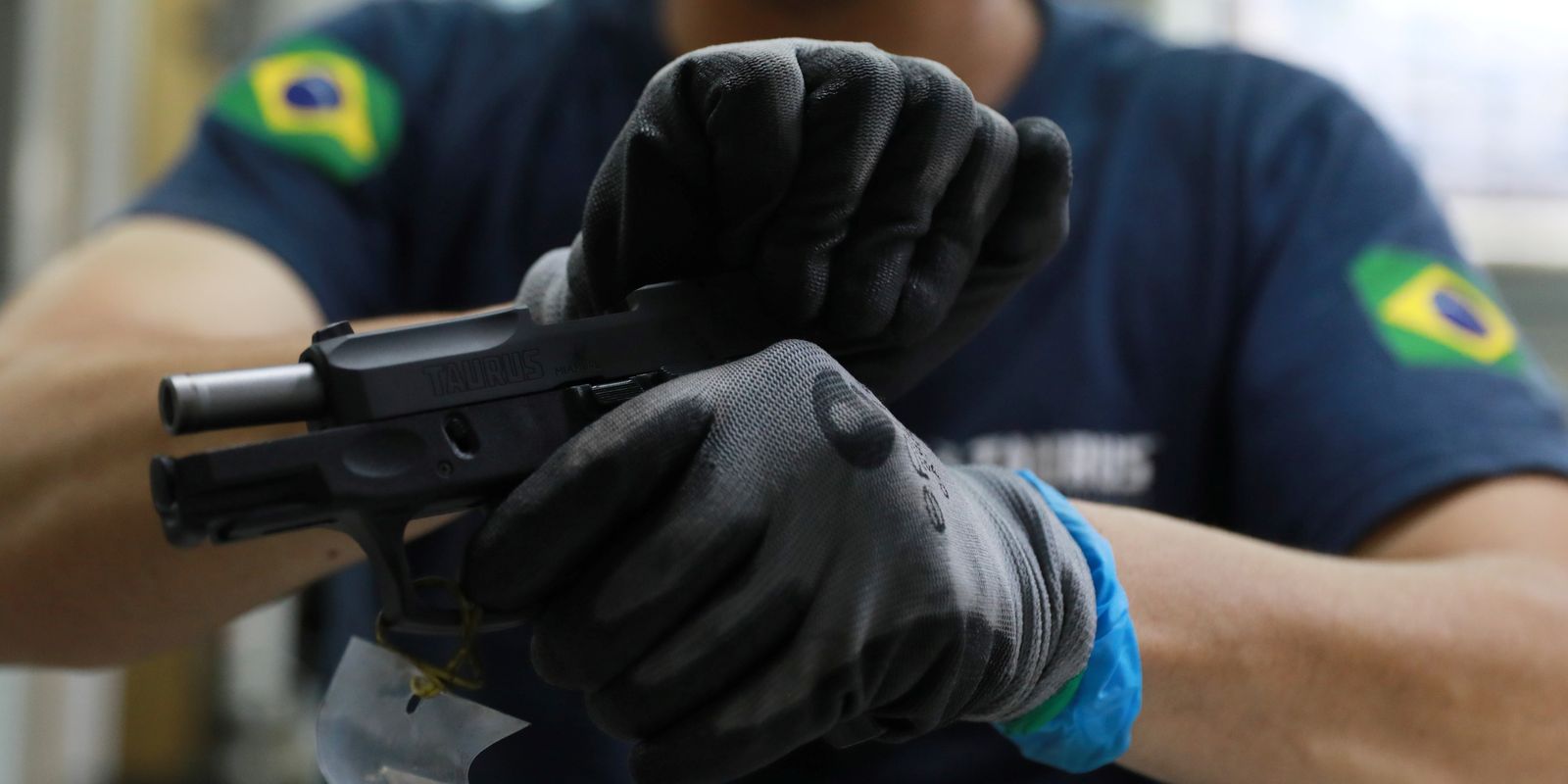 Governo adia em seis meses a fiscalização de CACs pela PF Governo adia em seis meses a fiscalização de CACs pela PF
