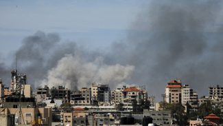 Israel invade hospital no norte de Gaza