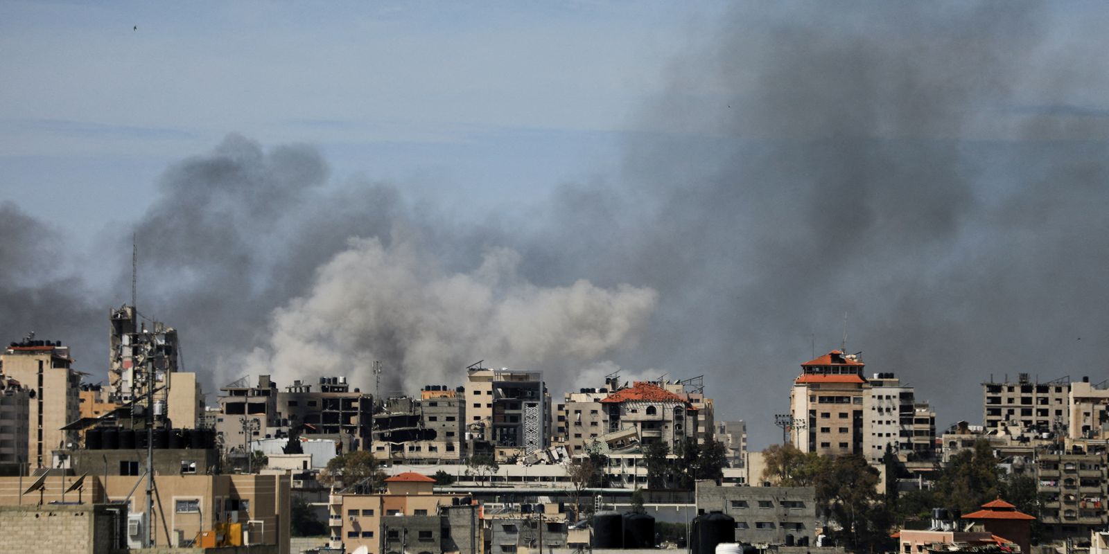 Israel invade hospital no norte de Gaza Israel invade hospital no norte de Gaza