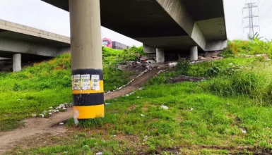 Imagem referente a Embaixo de viaduto, mulher é encontrada morta enrolada a saco plástico