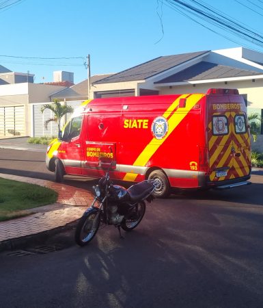 Imagem referente a Jovem de 22 anos fica ferido em acidente entre moto e Honda Civic no Claudete