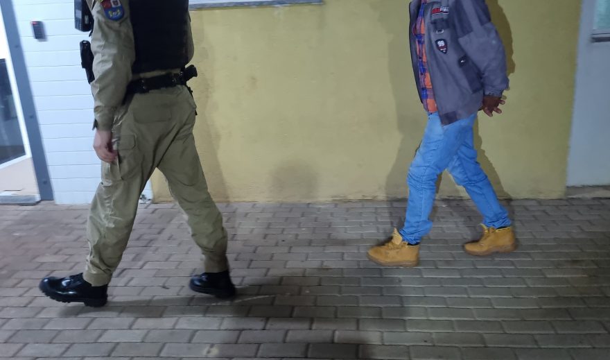 Homem de 50 anos é detido por violência doméstica no Cataratas
